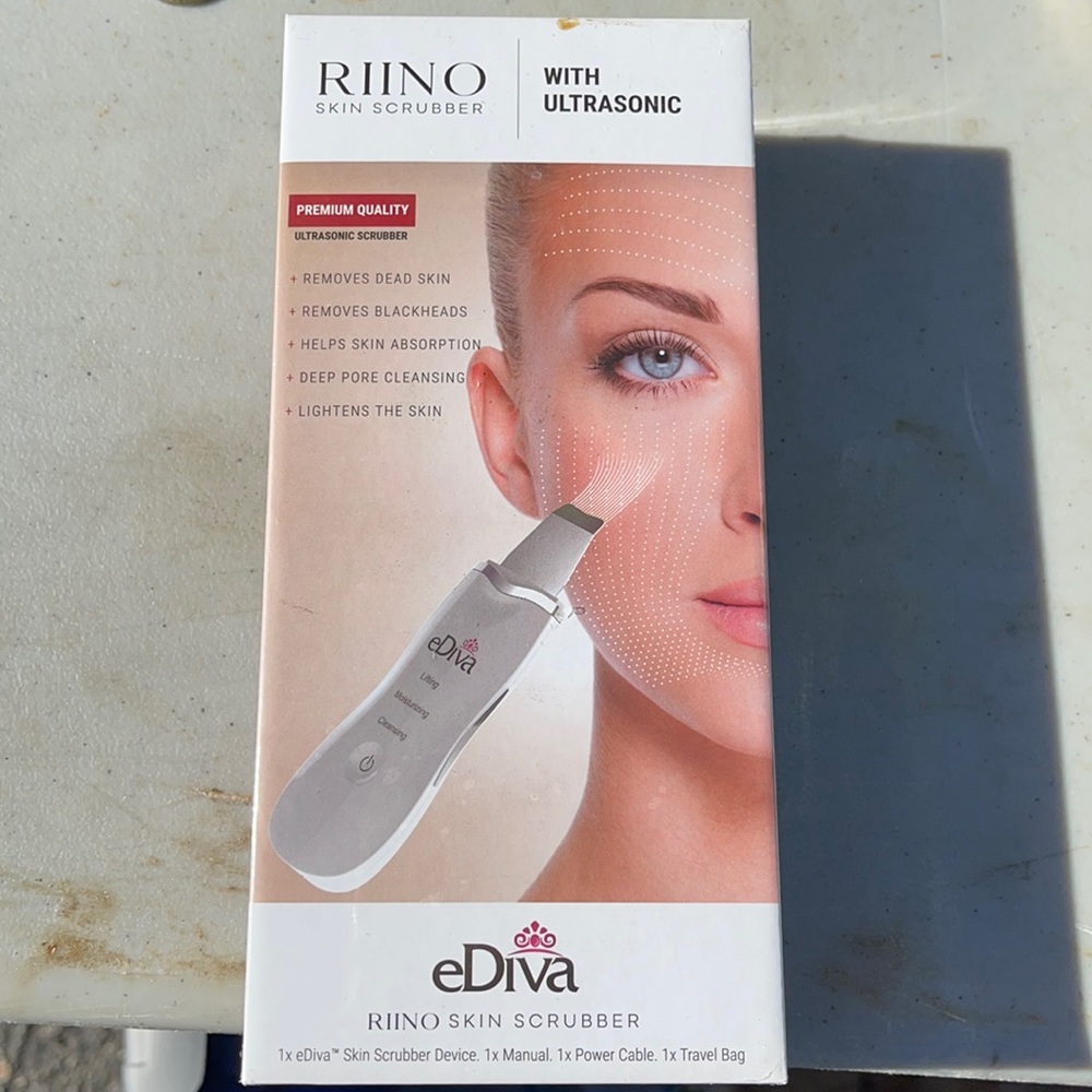 Riino  e Diva ultrasonic skin scrubber NWT